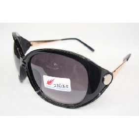 Wholesale 2010 beautiful wayfarer women AC lens black PC framework sunglasses 9c7n24