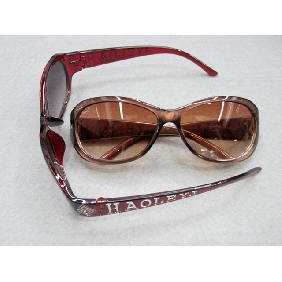 Wholesale Popular Fashion Letter Design Figured Frame Lady's Sunglasses