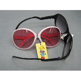 Wholesale Popular Fashion Plastic Lenses Broken Line Frame Lady's Sunglasses 8002