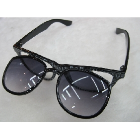 Wholesale Classical Design Lady's Resin Lenses Plastic Frame Anti-scar Sunglasses 8525