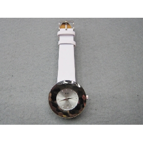 Wholesale 2010 Promotional Newly design decorative fashion nobler electronic wrist watch with white PU watchband
