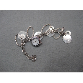 Wholesale 2010 Promotional newly design decorative nobler alloy chain ladies'electronic watch with accessory