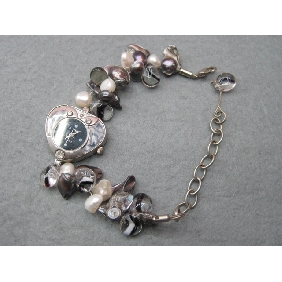 Wholesale 2010 Promotional Newly design decorative nobler alloy chain ladies' electronic watch with shell & pearl accessory