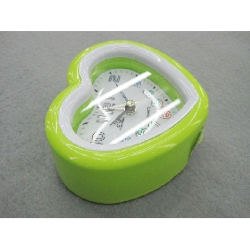 Wholesale 2010 Promotional newly design decorative cartoon heart shape vivid color plastic electronic clock