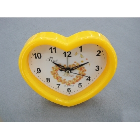 Wholesale 2010 Promotional Newly design decorative cartoon heart shape vivid color plastic electronic clock