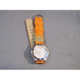 Wholesale 2010 Promotional design decorative fashion nobler electronic wrist watch with beige PU watchband