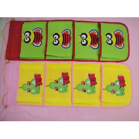 Arranging Vertically Pockets with A Rope to Hang