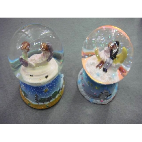 Wholesale Romantic Glass Crystal Ball with Lovers Design