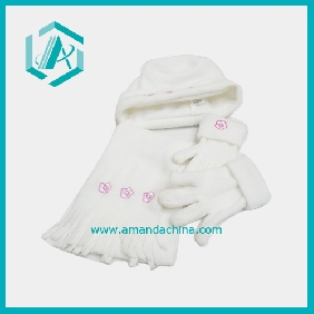 2010 New Design White Spolar Fleece Scarf Hat Glove Set