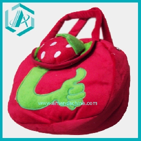 Wholesale Fuzzy red strawberry-shaped handbag for ladies