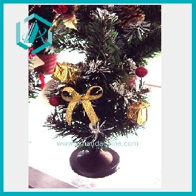 Wholesale 7.9" small artificial green Christmas tree with little yellow gift box