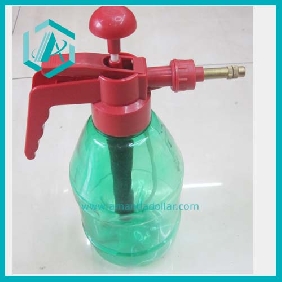 Wholesale Popular qualified plastic green and red watering pot portable garden tool outdoor products