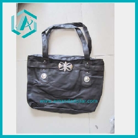Newly Black Synthetic Leather Female Handbags With a Flower Buckle