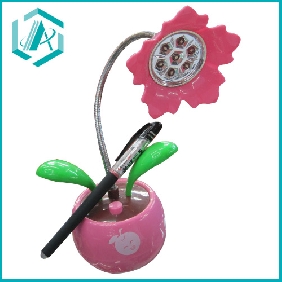 Wholesale Nice flower pattern office and shool use portable flexible desk lamp LED light