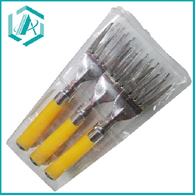 Wholesale Latest good kitchen ware yellow economical table ware iron table fork on sale