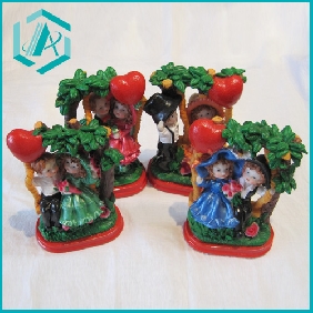 Wholesale 4 pair lovers under heart trees resin crafts