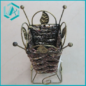 Wholesale New decorative gift baskets iron flower baskets with tentacles
