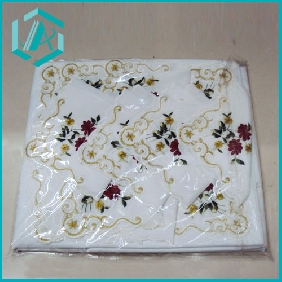 Wholesale corner decorated with small flower white table cloth with golden lines