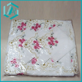 Wholesale cheap and good quality white home decoration table cloth