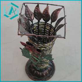 Wholesale Beautiful look iron flower baskets twined with gold paper string