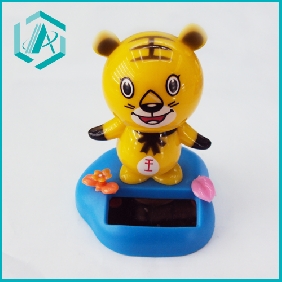 Wholesale grin yellow tiger figure with blue pedestal solar wiggler