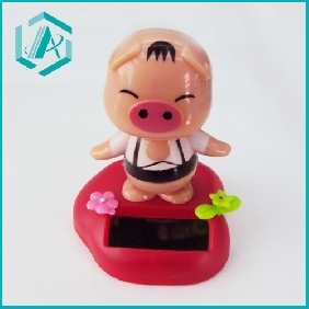 Wholesale naive fat pig figure with red pedestal solar wiggler