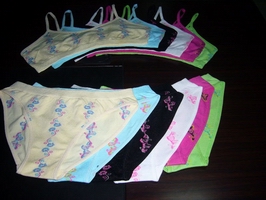 Wholesale girls' favorite Mini promotional multicolors Polyester Sport Bra Sets