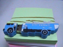 Wholesale Blue truck shape Cartoon design silicone fashion cool  key chain U dish sets