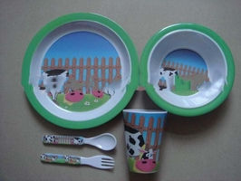 Wholesale kids' lovely design melamine dinner set with a cup, sapoon, fork, plate and bowl