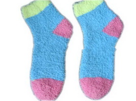 Wholesale Warm Soft easy to wash Fashion plush floor socks for girls