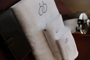 Wholesale Super quality  100% cotton Square Embroidered  Hand towel for adult