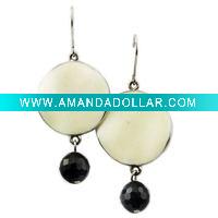 Fashion dangle earring