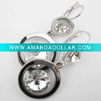 Fashionable women's accessory earring