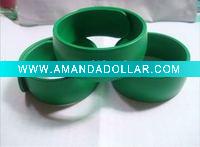 promotion gift embossed silicone slap bangles