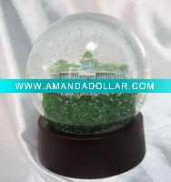 Polyresin tourist souvenir water globe wooden base
