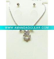 pendant necklace