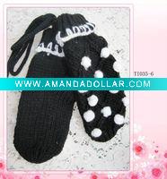 Girl's knit gloves