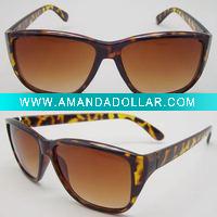 Wholesale 2011 newest designer women plastic sun glasses D12111047