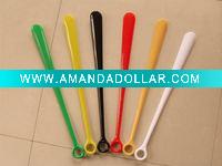 Plastic shoehorn