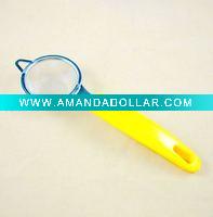 Tea strainer with plastic handle