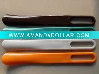 Plastic shoehorn