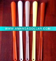 Plastic shoehorn