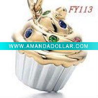 Wholesale Fashion Charm TS Sweety Cake Charm Mass Quantity In Stock