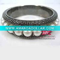 Wholesale 2011 fashion pearl bangles