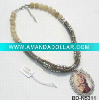 Charming beads necklace with pendant