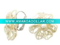 petal design pearl earring