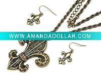 Wholesale Crystal stud fleur de lis deco key pendant necklace