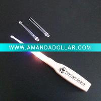 LIGHTED EARPICK WITH LIGHT