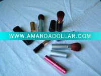 Retractable blusher brush