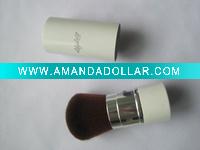 Wholesale white nylon hair retractable powder brush